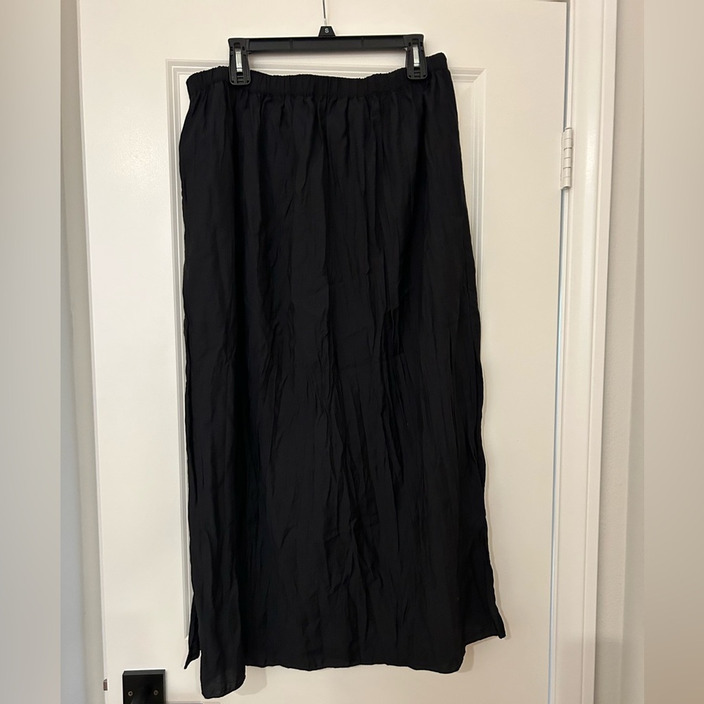 NWT! black crinkle skirt